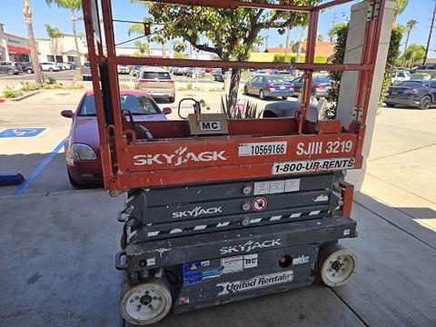 2017 SKYJACK SJIII3219 Scissor Lift 19' Electric