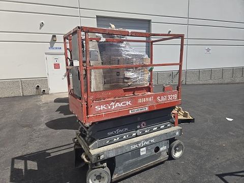 2017 SKYJACK SJIII3219 Scissor Lift 19' Electric