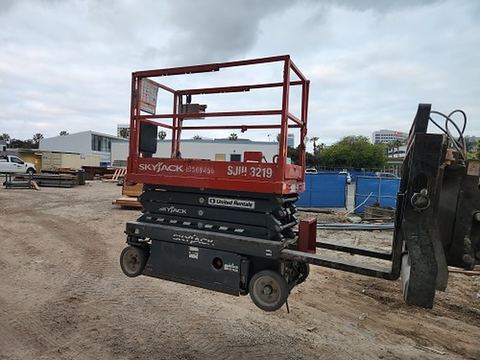 2017 SKYJACK SJIII3219 Scissor Lift 19' Electric