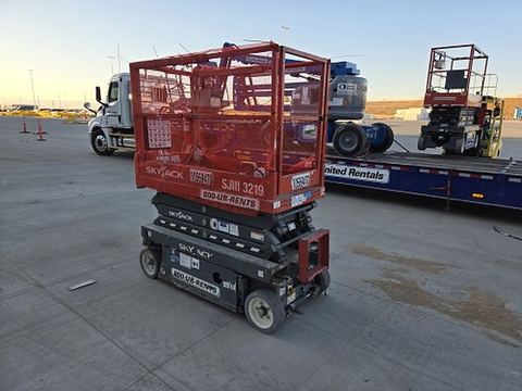 2017 SKYJACK SJIII3219 Scissor Lift 19' Electric
