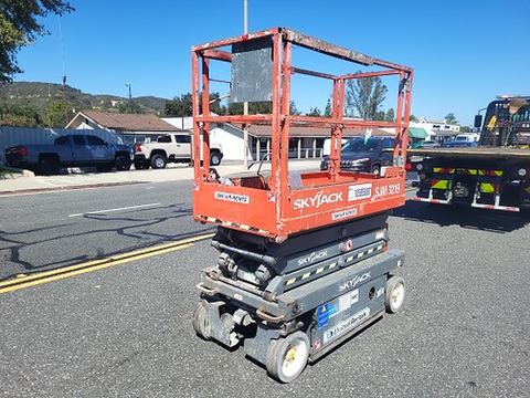 2017 SKYJACK SJIII3219 Scissor Lift 19' Electric