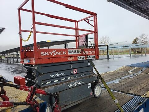 2017 SKYJACK SJIII3219 Scissor Lift 19' Electric