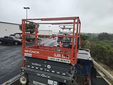 2017 SKYJACK SJIII3219 Scissor Lift 19' Electric