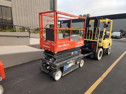 2017 SKYJACK SJIII3219 Scissor Lift 19' Electric