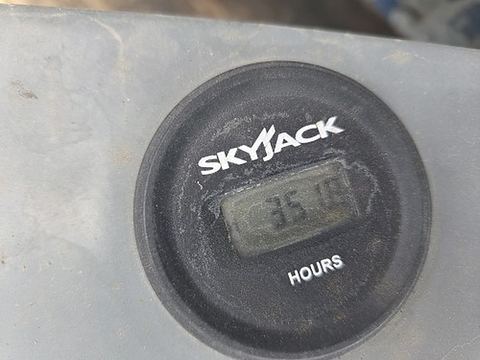 2017 SKYJACK SJIII3219 Scissor Lift 19' Electric