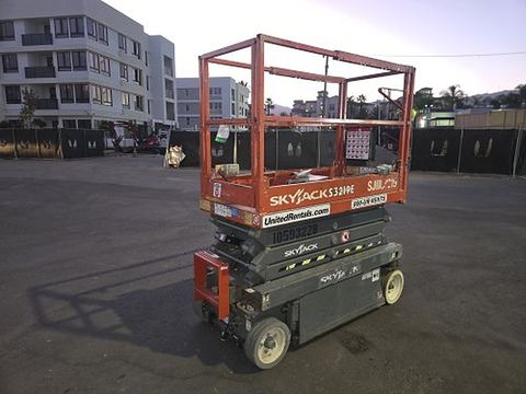 2017 SKYJACK SJIII3219 Scissor Lift 19' Electric