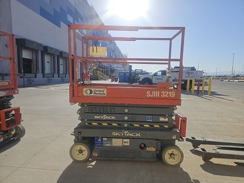 2017 SKYJACK SJIII3219 Scissor Lift 19' Electric