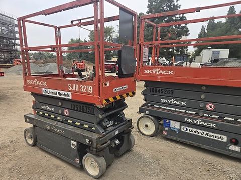 2017 SKYJACK SJIII3219 Scissor Lift 19' Electric