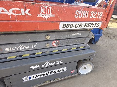 2017 SKYJACK SJIII3219 Scissor Lift 19' Electric