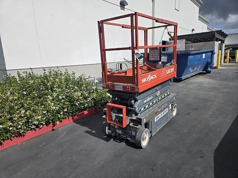 2017 SKYJACK SJIII3219 Scissor Lift 19' Electric