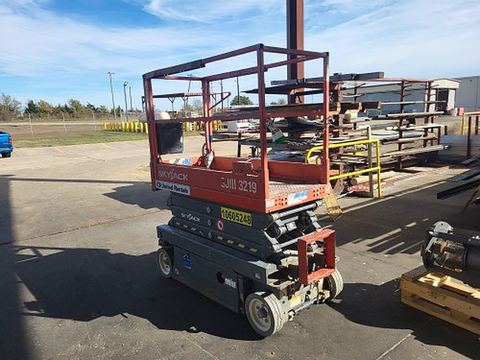 2017 SKYJACK SJIII3219 Scissor Lift 19' Electric