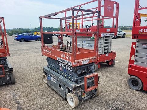 2017 SKYJACK SJIII3219 Scissor Lift 19' Electric