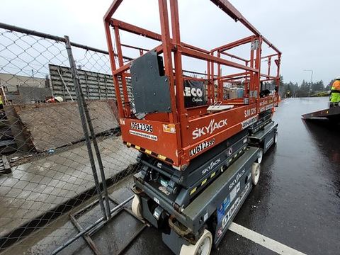 2017 SKYJACK SJIII3219 Scissor Lift 19' Electric