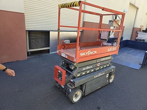 2017 SKYJACK SJIII3219 Scissor Lift 19' Electric