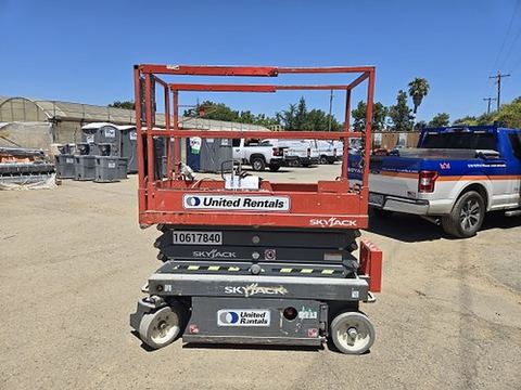 2017 SKYJACK SJIII3219 Scissor Lift 19' Electric