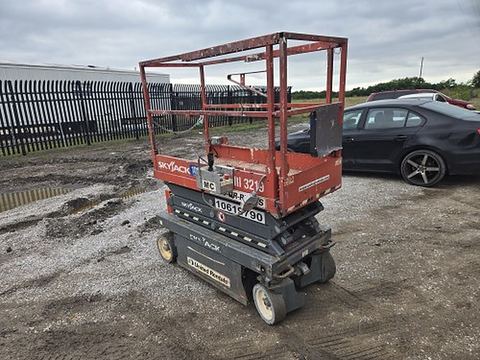 2017 SKYJACK SJIII3219 Scissor Lift 19' Electric