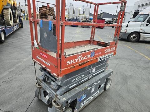 2017 SKYJACK SJIII3219 Scissor Lift 19' Electric
