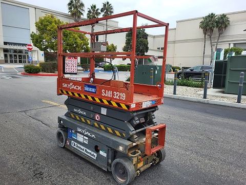 2017 SKYJACK SJIII3219 Scissor Lift 19' Electric