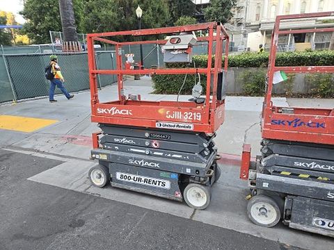 2017 SKYJACK SJIII3219 Scissor Lift 19' Electric