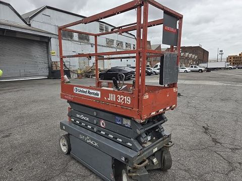 2017 SKYJACK SJIII3219 Scissor Lift 19' Electric