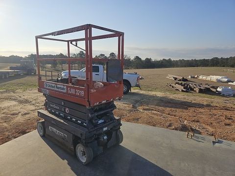 2017 SKYJACK SJIII3219 Scissor Lift 19' Electric
