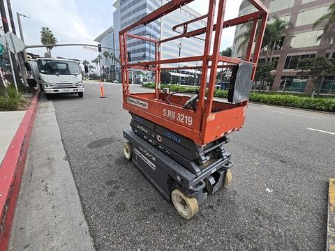 2017 SKYJACK SJIII3219 Scissor Lift 19' Electric
