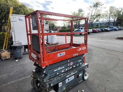 2017 SKYJACK SJIII3219 Scissor Lift 19' Electric