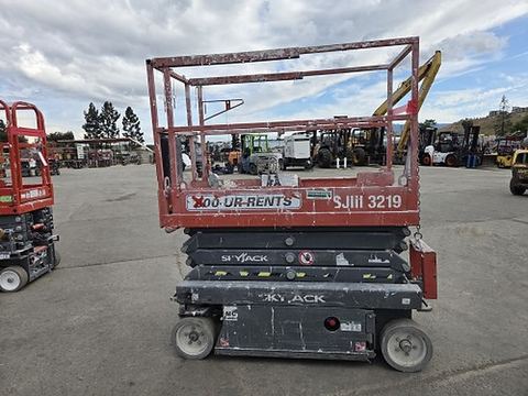 2017 SKYJACK SJIII3219 Scissor Lift 19' Electric