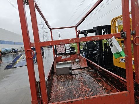 2017 SKYJACK SJIII3226 Scissor Lift 24-26' Electric 30-36" Wide