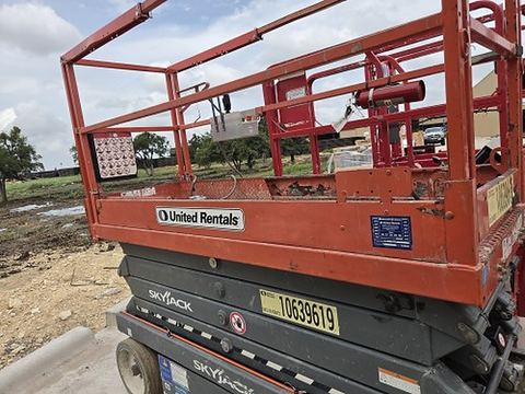 2017 SKYJACK SJIII3226 Scissor Lift 24-26' Electric 30-36" Wide