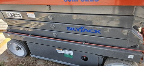 2017 SKYJACK SJIII3226 Scissor Lift 24-26' Electric 30-36" Wide