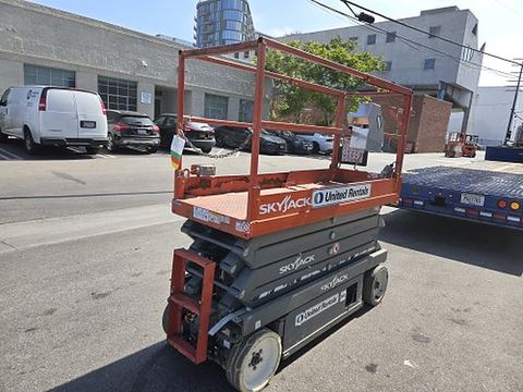 2017 SKYJACK SJIII3226 Scissor Lift 24-26' Electric 30-36" Wide