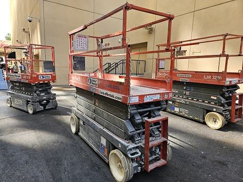 2017 SKYJACK SJIII3226 Scissor Lift 24-26' Electric 30-36" Wide