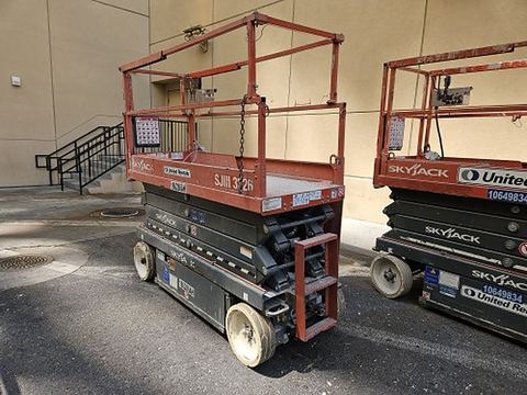 2017 SKYJACK SJIII3226 Scissor Lift 24-26' Electric 30-36" Wide