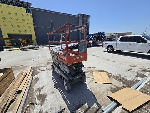 2017 SKYJACK SJIII3226 Scissor Lift 24-26' Electric 30-36" Wide