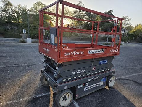 2017 SKYJACK SJIII4626 Scissor Lift 24-26' Electric 46-68" Wide
