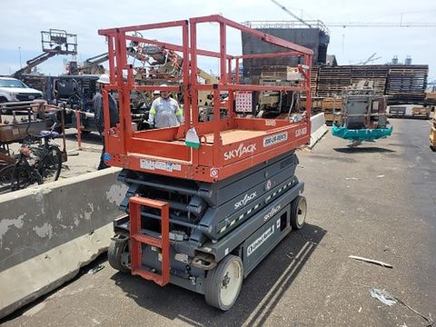 2017 SKYJACK SJIII4626 Scissor Lift 24-26' Electric 46-68" Wide