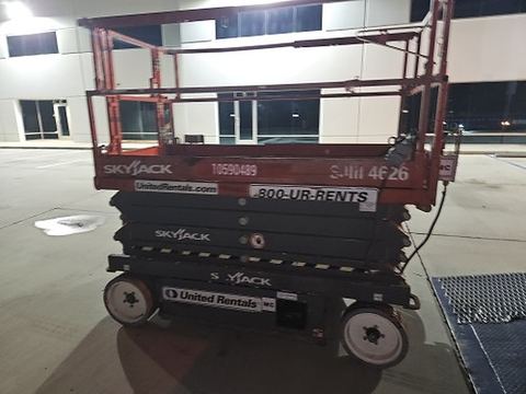 2017 SKYJACK SJIII4626 Scissor Lift 24-26' Electric 46-68" Wide
