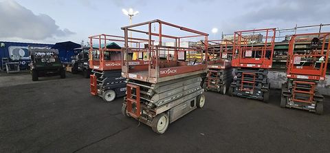 2017 SKYJACK SJIII4626 Scissor Lift 24-26' Electric 46-68" Wide