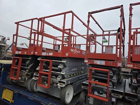 2017 SKYJACK SJIII4626 Scissor Lift 24-26' Electric 46-68" Wide