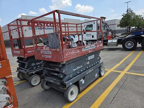 2017 SKYJACK SJIII4626 Scissor Lift 24-26' Electric 46-68" Wide