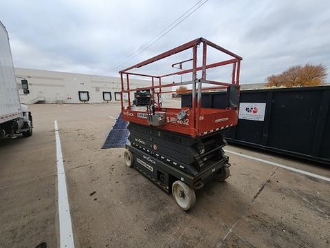 2017 SKYJACK SJIII4632 Scissor Lift 30-35' Electric 46-48" Wide