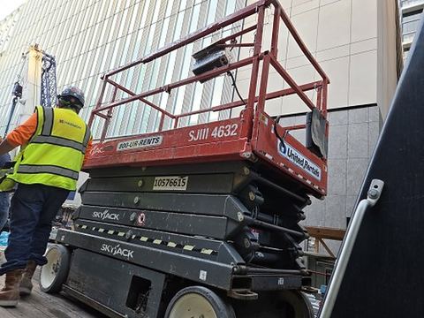 2017 SKYJACK SJIII4632 Scissor Lift 30-35' Electric 46-48" Wide
