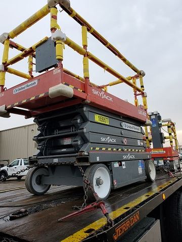 2017 SKYJACK SJIII4632 Scissor Lift 30-35' Electric 46-48" Wide
