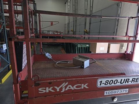 2017 SKYJACK SJIII4632 Scissor Lift 30-35' Electric 46-48" Wide