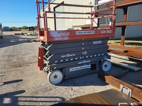 2017 SKYJACK SJIII4632 Scissor Lift 30-35' Electric 46-48" Wide