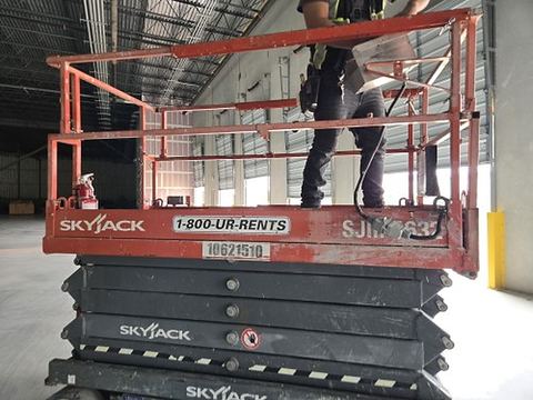 2017 SKYJACK SJIII4632 Scissor Lift 30-35' Electric 46-48" Wide