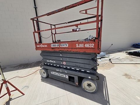2017 SKYJACK SJIII4632 Scissor Lift 30-35' Electric 46-48" Wide