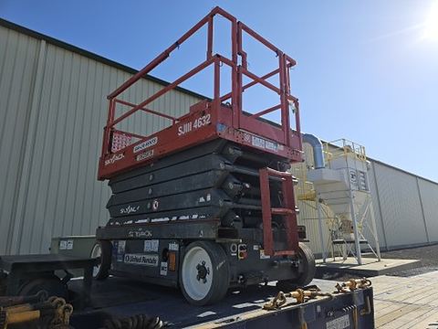 2017 SKYJACK SJIII4632 Scissor Lift 30-35' Electric 46-48" Wide
