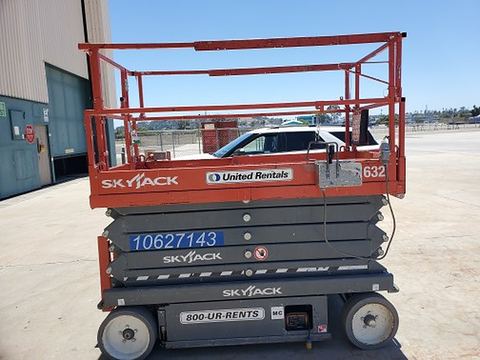 2017 SKYJACK SJIII4632 Scissor Lift 30-35' Electric 46-48" Wide